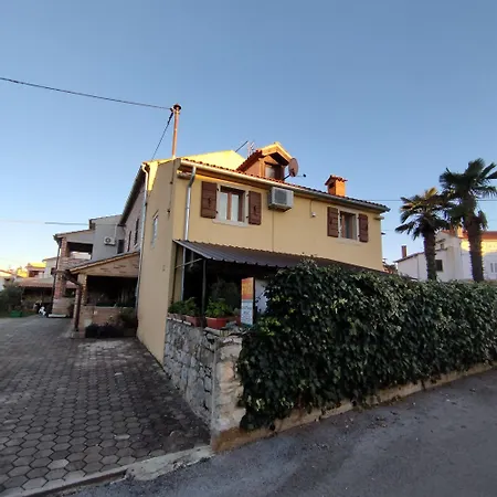 Koza 100m From The Apartment Porec